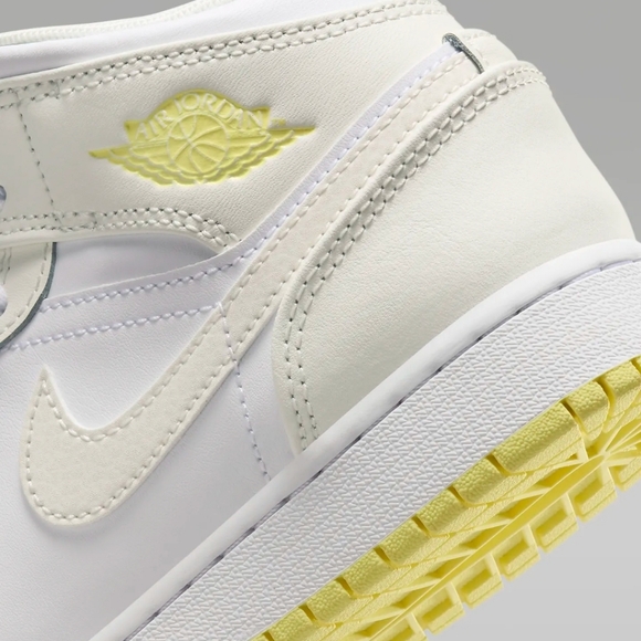 Nike Jordan 1 Mid - Picture 7 of 7